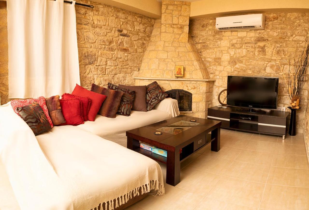 パ フォス Salamiou Stone Houseヴィラ エクステリア 写真