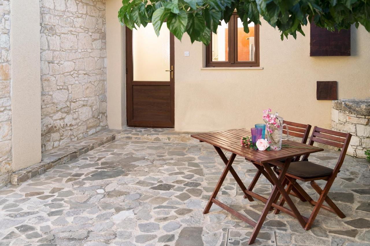パ フォス Salamiou Stone Houseヴィラ エクステリア 写真